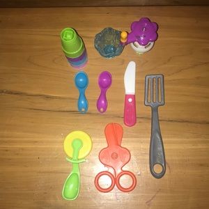 There are 12 items there play-Doh tools